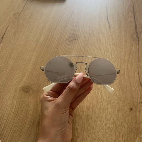 Fendi Sunglasses - Picture 3 of 7